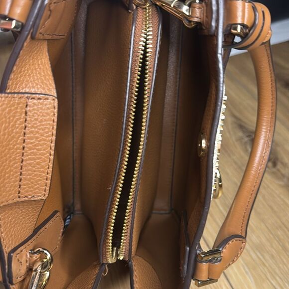 Michael kors bag New with out tags - Picture 9 of 14